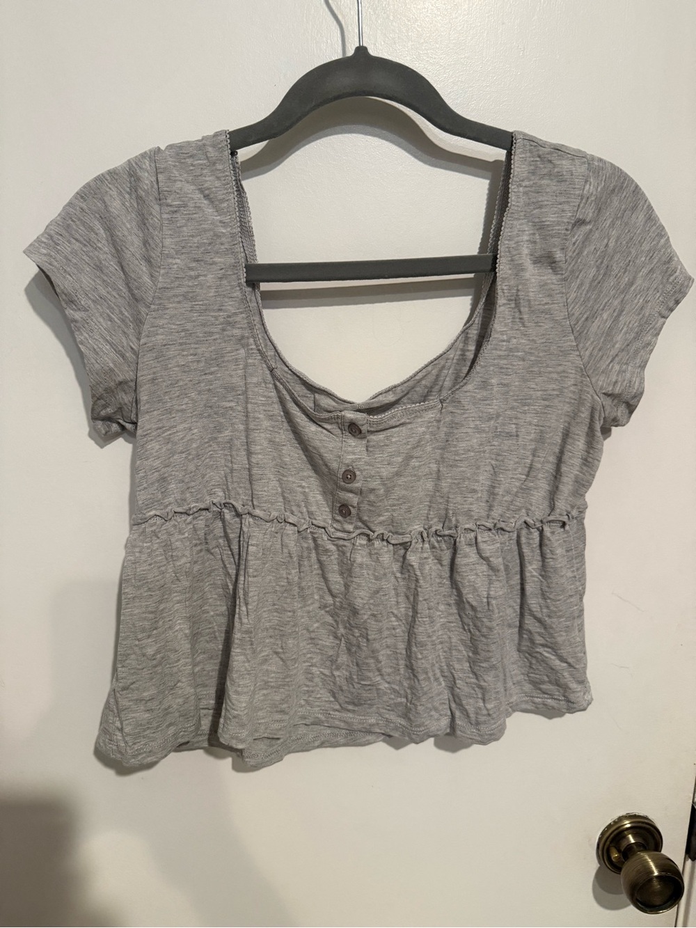 No Boundaries Heather Gray Short-Sleeve Scoop Neck Peplum Crop Top